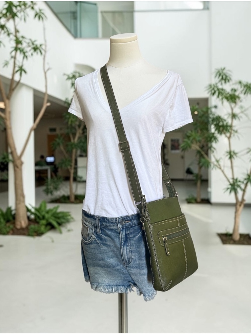 Fossil Olive Green Pebbled Leather Crossbody Bag! - Picture 13 of 14